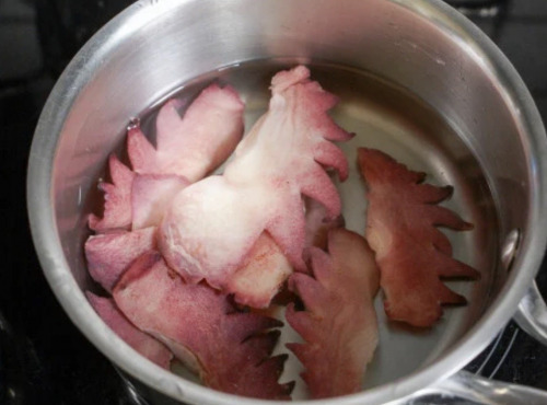 Des Poules et des Vignes à Bourgueil - Offre pro - Crêtes de coq - poule