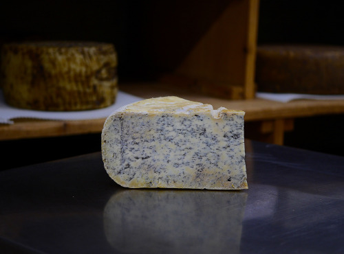 Alléosse Maitre Artisan Affineur Fromager - GexSky d'Alléosse, affiné au Whisky Jurassien en fût de Macvin Fabrication Maison 500g