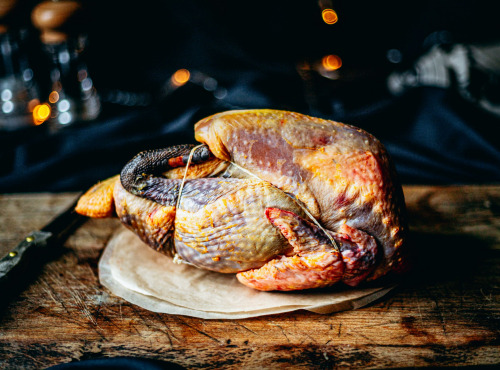 Ferme des Hautes Granges - Pintade entière fermière - 1.6 à 1.7 kg