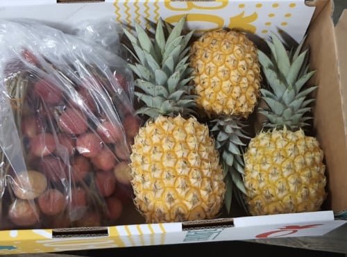 La Box Fruitée -  Fruits de la Réunion - BOX MIX NOEL SOUS ES TROPIQUES- 3 Ananas, 1,5 kilos de litchis