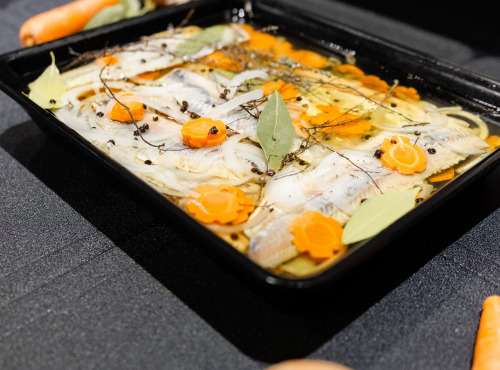 Thierry Salas, fumage artisanal - Filets de Harengs fumés, marinés