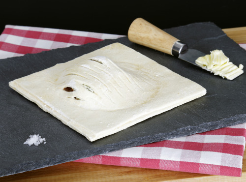 Maison Boulanger - Feuilleté Chèvre-basilic Surgelé Cru  par 4