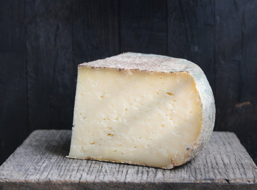 Elevage de Cochons en Forêt et Produits du Terroir Jurassien - Tomme de Brebis - AB - Quart