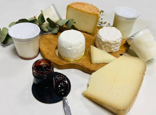 La Fromagerie Sainte Godeleine - Plateau Brebis : 4 Fromages + 4 Yaourts + 1 Confiture de Cerises