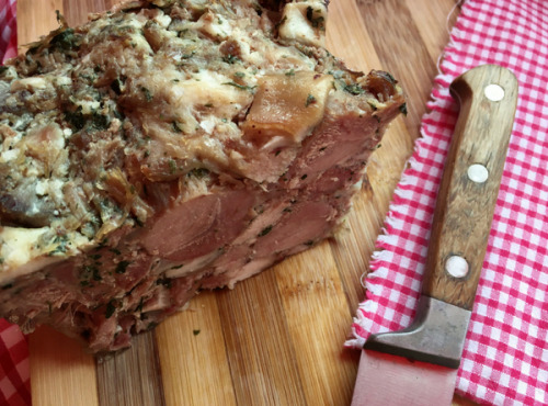 La Ferme de Cintrat - Terrine de jambonneau tranchée