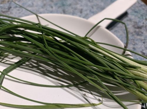 Rébecca les Jolies Fleurs - Herbes fraiches : ciboulette sauvage