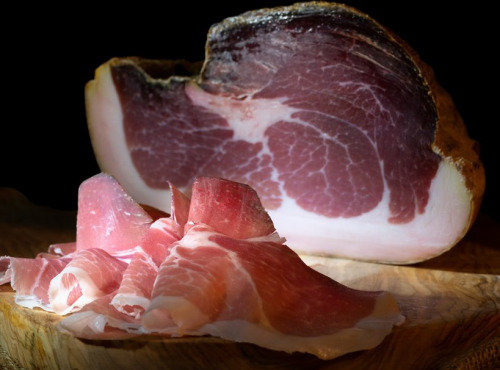 La Truite du Mézenc - Jambon entier désossé de nos montagnes ( 6 à 7 Kg pièce )