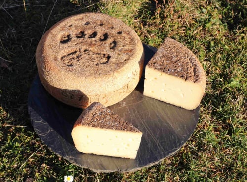 Maxime Bajas – Ferme De L’Aouda - Fromage de brebis PéDescaous –  Bergerie 10 mois – demi de 2,4kg