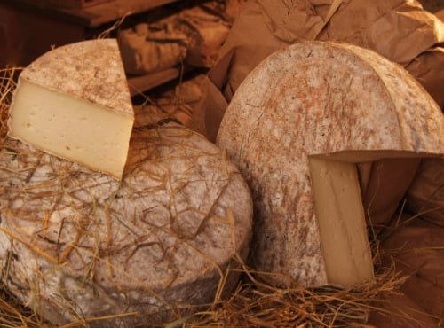 Fromagerie de la Chapelle Saint Jean - Tomme au foin quart