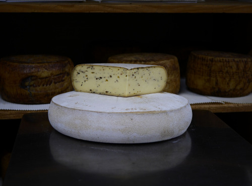 Alléosse Maitre Artisan Affineur Fromager - Raclette de Savoie aux Poivres (tranchée) 500g
