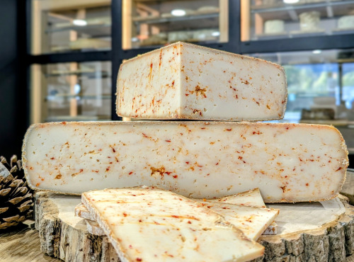 Crémerie de Mandallaz - La Chèvre à racler Piment - FERMIERE - lait cru - 6 pers - Tranchée