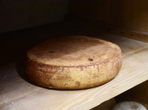 Alléosse Maitre Artisan Affineur Fromager - Raclette de Savoie fumée fermière au lait cru (tranchée)