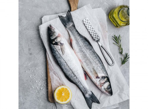 Poissonnerie Paon - Bar de ligne : Mis en filet avec peau non écaillé, A la pièce, 1.6kg - 1.8kg