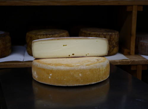 Alléosse Maitre Artisan Affineur Fromager - Raclette de Brebis Fermière Pyrène (tranchée) 500g