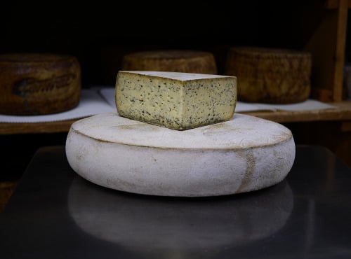 Alléosse Maitre Artisan Affineur Fromager - Raclette à l'Ail des ours au lait cru des Alpes