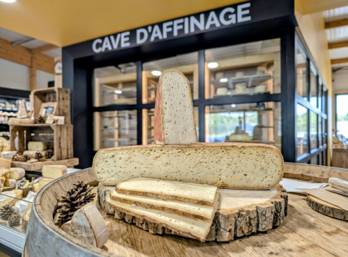 Crémerie de Mandallaz - La Raclette 5 Baies - FERMIERE - lait cru - 4 pers - Tranchée