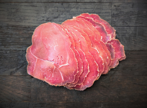 Elevage de Cochons en Forêt et Produits du Terroir Jurassien - Jambon cru Fumé - porc plein air