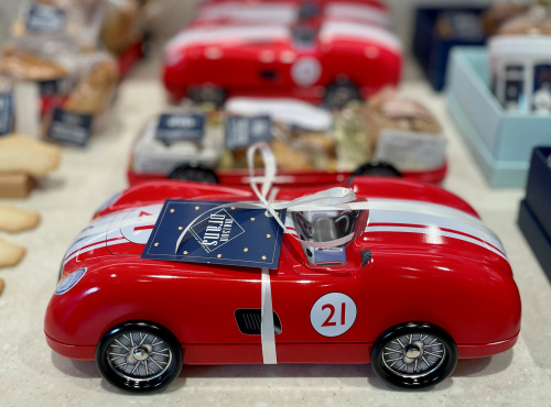 Biscuiterie Maison Drans - La voiture de course garnie de petits sablés !