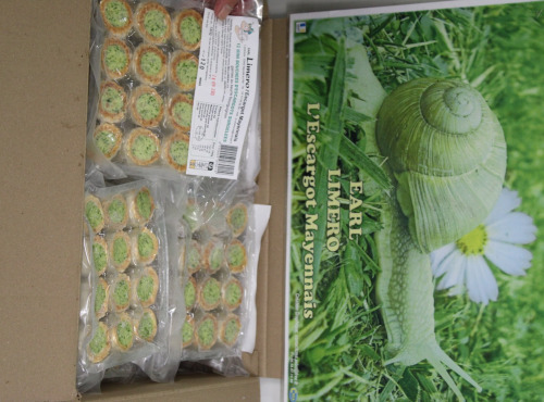 Limero l'Escargot Mayennais - Assiette De 12 Mini Bouchées D'escargots Gros Gris Frais Garnies Au Beurre persillé