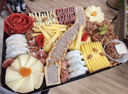Boutique Boisette - Plateau apéro fromages et charcuterie 8/10 personnes