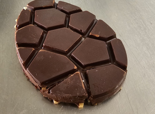 La confiserie d’antan 100% bio - ablette Œuf Chocolat noir & Amandes Torréfiées – 95g