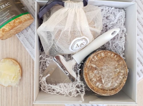 Maison Marie SEVERAC - Coffret Le Volcanique: deux fromages Sanérac, et une râpe à fromage