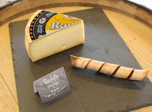 Constant Fromages & Sélections - Raclette Badoz Au Lait Cru Prestige, Part De 1kg Environ