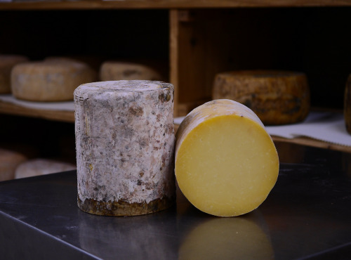 Alléosse Maitre Artisan Affineur Fromager - Cheddar Toilé AOP Fermier