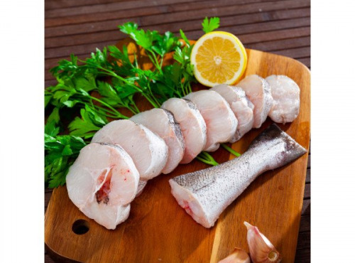 Poissonnerie Paon - Merlu : Mis en filet avec peau écaillé, A la pièce, 1.8 kg - 2kg
