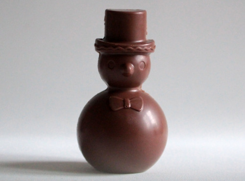 Mon jardin chocolaté - Bonhomme De Neige Chocolat Au Lait Sur Son Jardin De Mini-tablettes