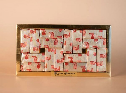 Maison Jonquier - Coffret Nougat de Noël - Mélange de 8 Bâtonnets Blanc Tendre et 8 Noir Souple