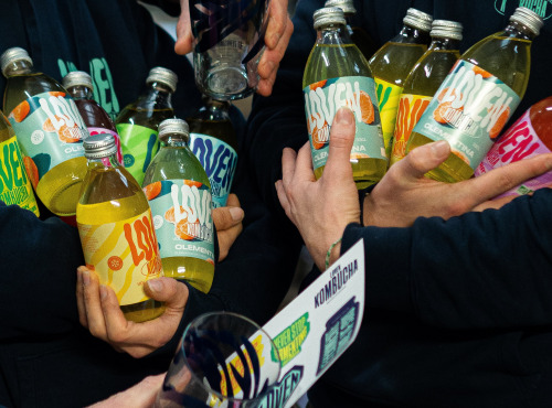 LOVEN Crew - Brasserie L'Indispensable - Kombucha Christmas Pack Addict - 16x33cl + 2 verres & goodies