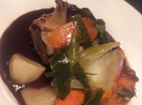 Des Poules et des Vignes à Bourgueil - Cuisse de canard confite au vin de Bourgueil