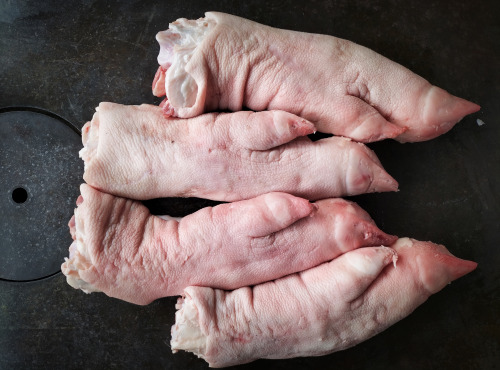 Elevage de Cochons en Forêt et Produits du Terroir Jurassien - Pieds de porc Plein Air - 1,2 kg