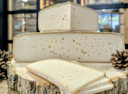 Crémerie de Mandallaz - La Chèvre à racler - FERMIERE - lait cru - 4 pers - Tranchée