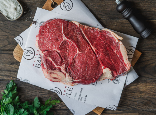 Maison BAYLE - Champions du Monde de boucherie 2016 - Hanche (façon côte) de bœuf Fin Gras du Mézenc AOP - 3 x 2kg200