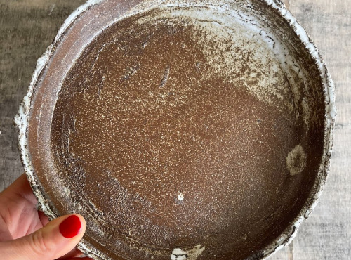 Atelier Eva Dejeanty - Assiette en grès noir Comme au Restaurant