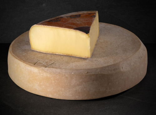 Les Affineurs des Volcans - Raclette au Lait Cru Vagne Entier (env. 6 Kg)
