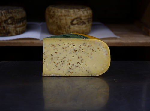 Alléosse Maitre Artisan Affineur Fromager - Tomme Tradition au Cumin au lait cru 1kg