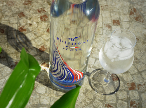 Cham B - Rives d'Éole Vodka, distillée à partir de blé français, élégante et pure