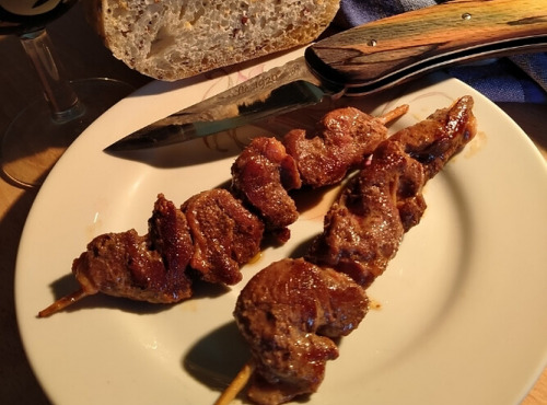 Le Pigeon Barrois - 2 Brochettes de filets de pigeonneaux marinées