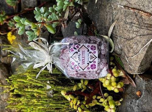 L'OLIVERAIE DU COUDON - BONBONS DE SUCRE CUIT FORME FLEUR SAVEUR VIOLETTE 150GR